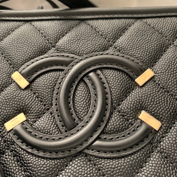 Chanel CC Filigree Vanity Small Black - Picture 4 of 17